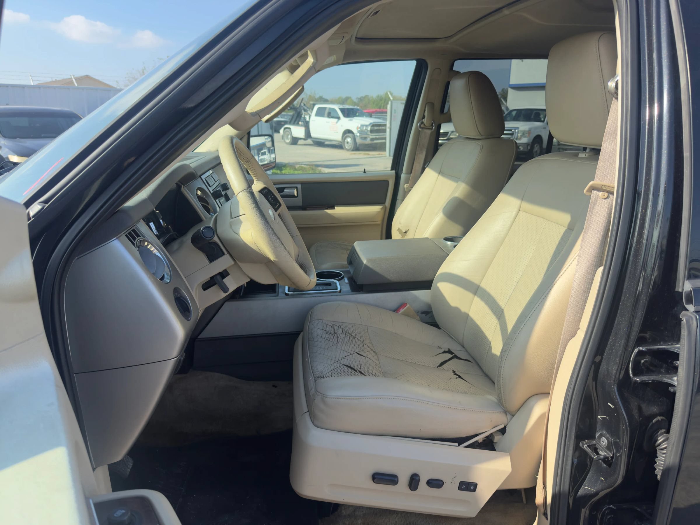 Used 2013 Ford Expedition 2WD image 9