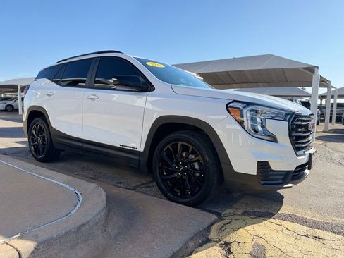 Used 2023 GMC Terrain SLE w/ Elevation Edition FWD image 3