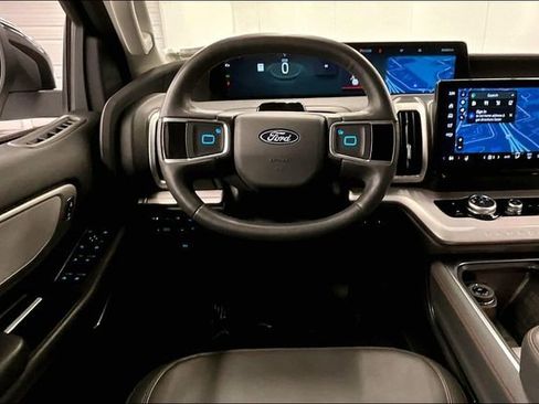 Used 2025 Ford Expedition Max Active AWD/4WD image 6