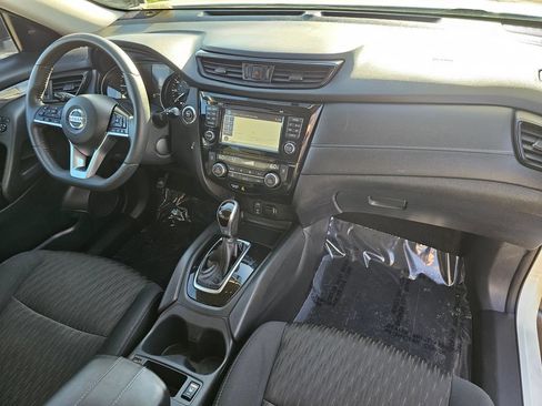 Used 2017 Nissan Rogue SV w/ SV Premium Package FWD image 9