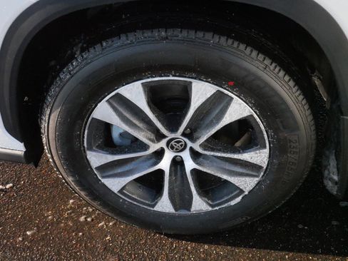 Certified 2026 Toyota Highlander XLE image 18