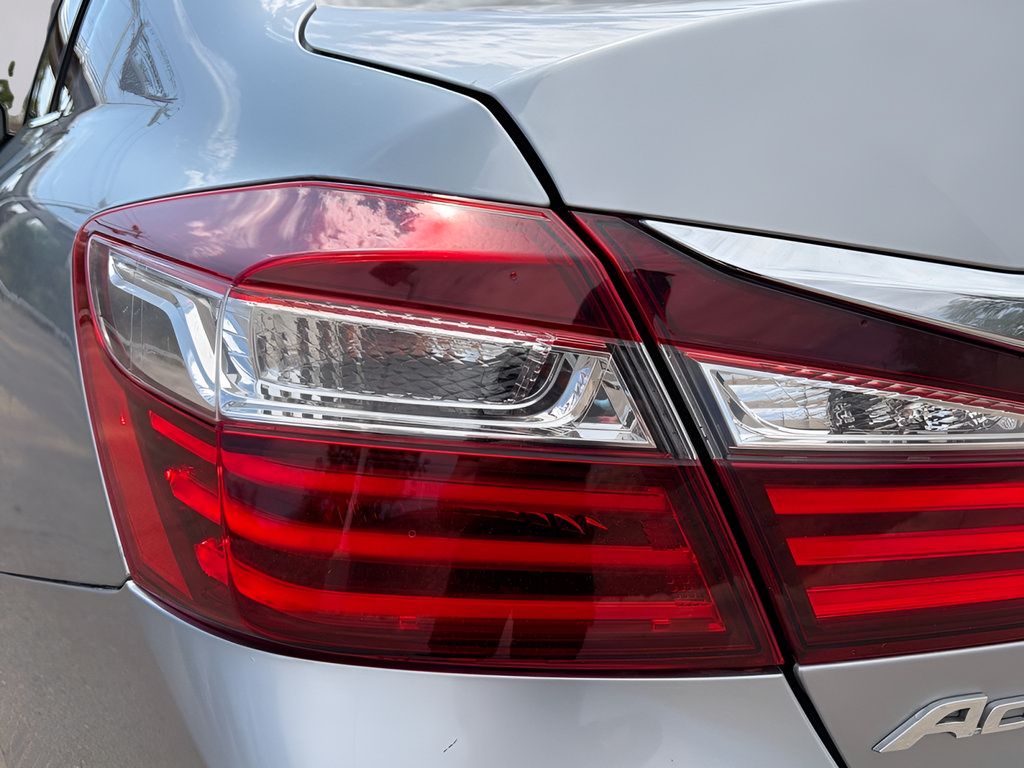 Used 2017 Honda Accord LX image 12