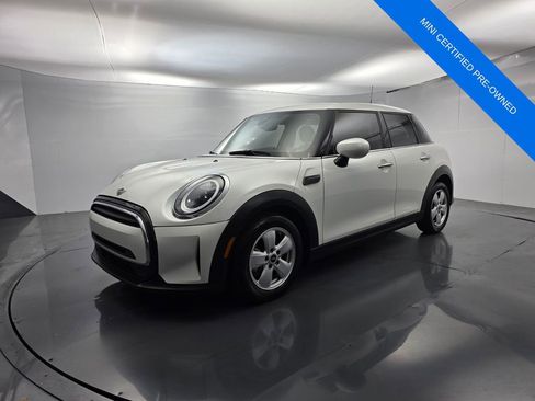 Used 2024 MINI Cooper 4-Door Hardtop w/ Storage Package FWD image 8
