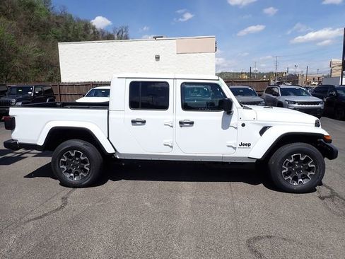 New 2026 Jeep Gladiator Sport image 8
