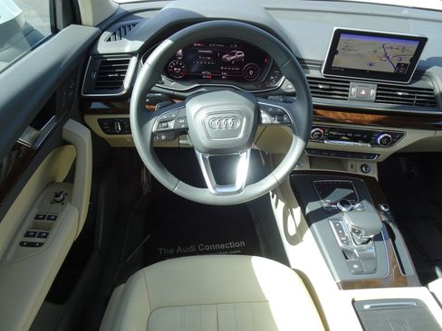 Used 2019 Audi Q5 2.0T Premium Plus w/ Premium Plus Package AWD/4WD image 10
