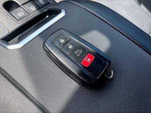 Used 2023 Toyota Highlander XLE FWD image 35