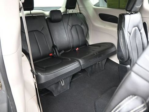Used 2023 Chrysler Pacifica Touring-L FWD image 24