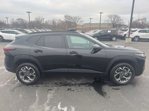 Used 2024 Chevrolet Trax LT w/ Driver Confidence Package image 5