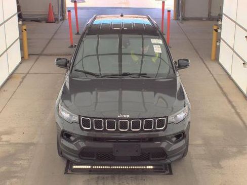 Used 2023 Jeep Compass Limited image 7