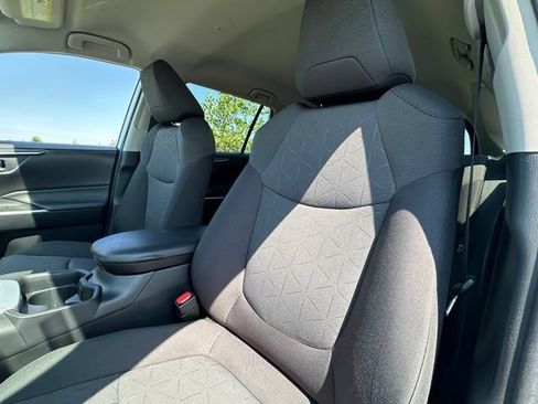 Used 2020 Toyota RAV4 XLE w/ XLE Grade Weather Package AWD/4WD image 26