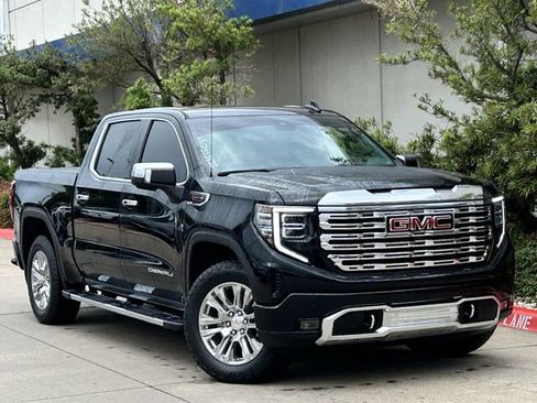 Used 2023 GMC Sierra 1500 Denali w/ Technology Package AWD/4WD image 2