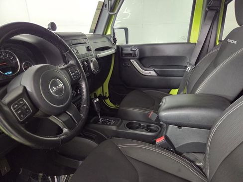 Certified 2016 Jeep Wrangler Unlimited Rubicon w/ Connectivity Group image 12