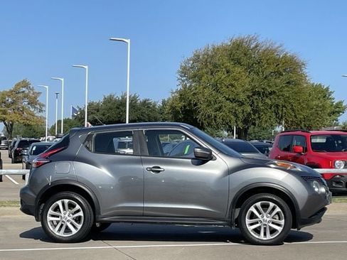 Used 2017 Nissan Juke S FWD image 3