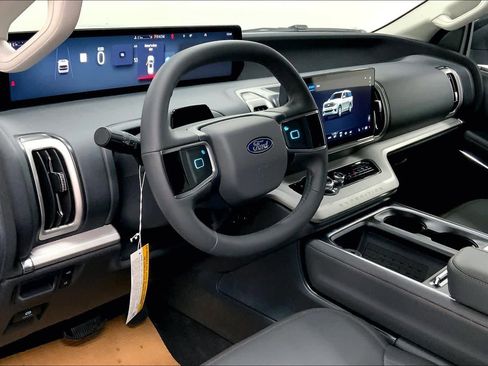 New 2025 Ford Expedition Max Active image 7