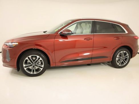 Certified 2025 Audi Q5 Prestige AWD/4WD image 2