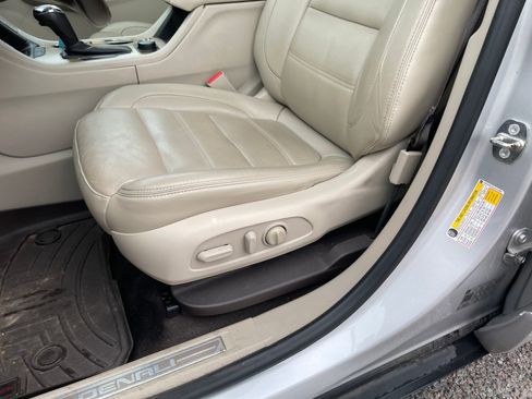 Used 2018 GMC Acadia Denali w/ Technology Package AWD/4WD image 14