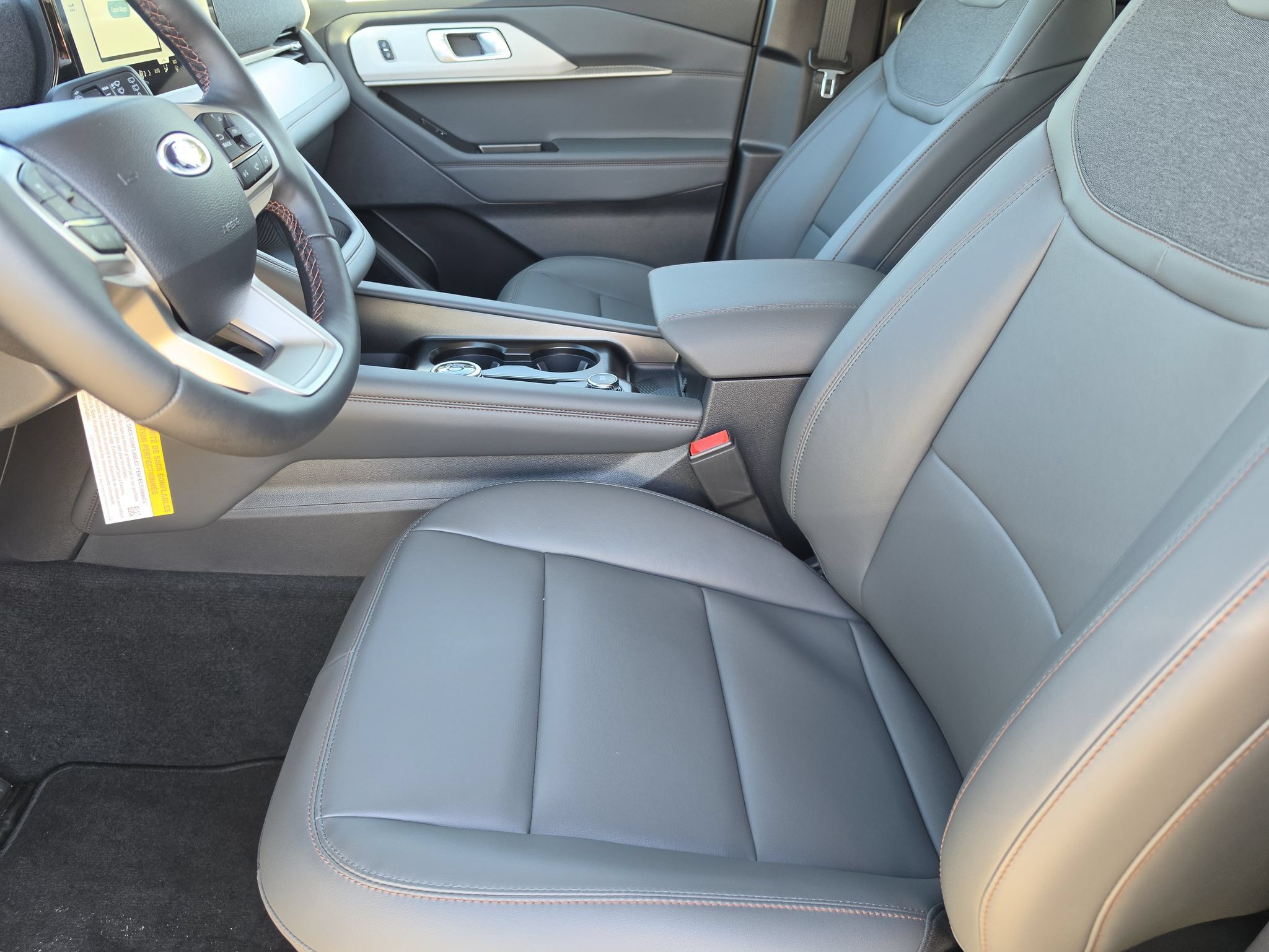 Used 2026 Ford Explorer Active w/ Active Comfort Package RWD image 9