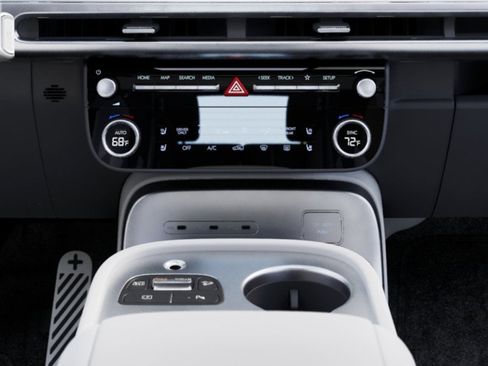 New 2026 Hyundai Ioniq 9 Calligraphy image 10