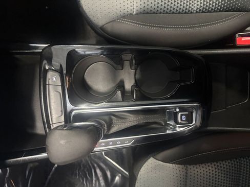 Used 2025 Chevrolet Trax LT w/ LT Convenience Package image 41