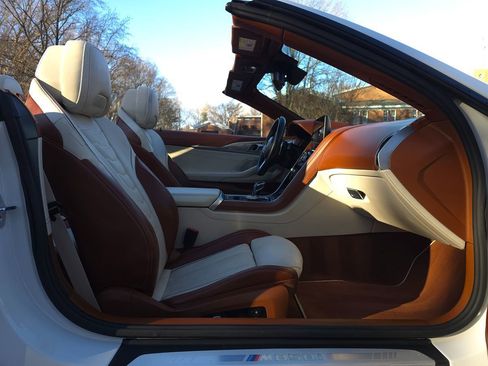 Used 2023 BMW M850i xDrive Convertible image 30