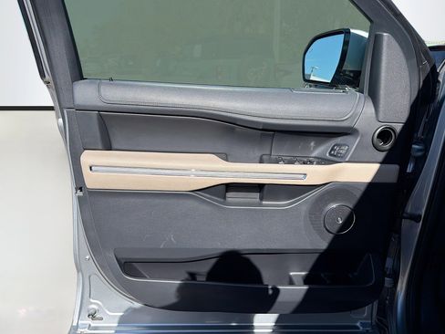 Used 2024 Ford Expedition Max Limited image 24