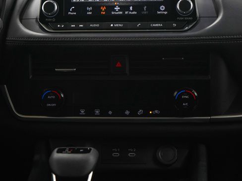 Used 2025 Nissan Rogue SV AWD/4WD image 14