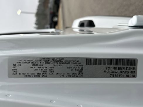 Used 2025 Jeep Wrangler Sahara image 34