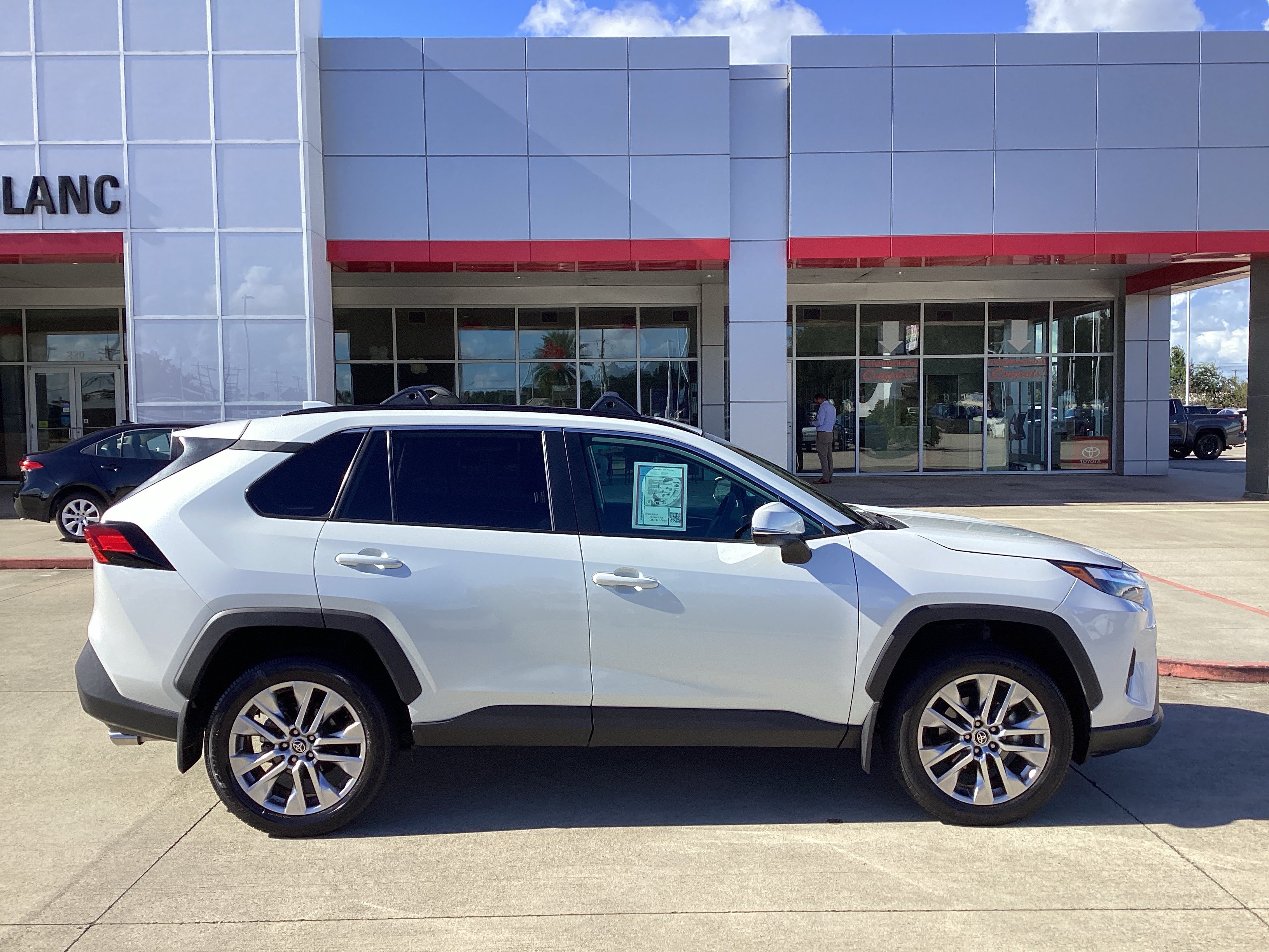 Used 2024 Toyota RAV4 XLE Premium FWD image 8