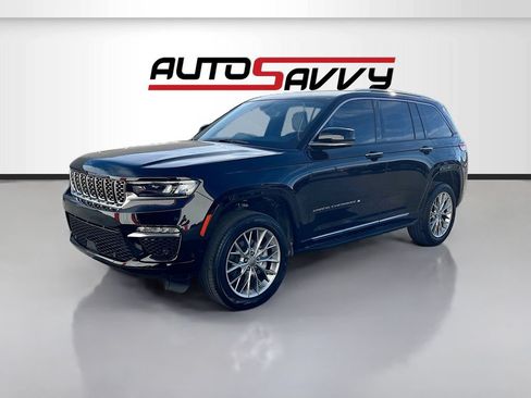 Used 2023 Jeep Grand Cherokee Summit AWD/4WD image 3