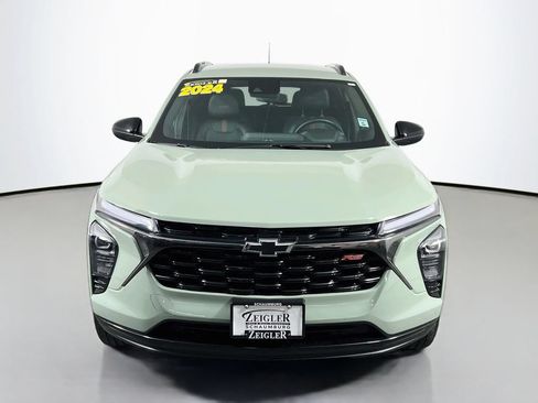 Used 2024 Chevrolet Trax RS w/ Driver Confidence Package FWD image 3