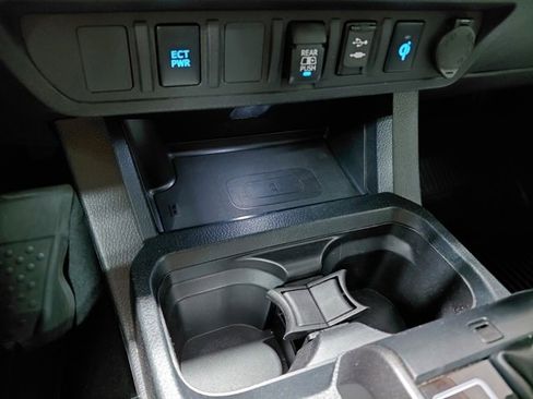 Used 2019 Toyota Tacoma TRD Off-Road image 30