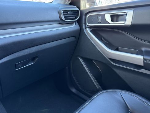 Used 2023 Ford Explorer XLT w/ Equipment Group 202A image 29