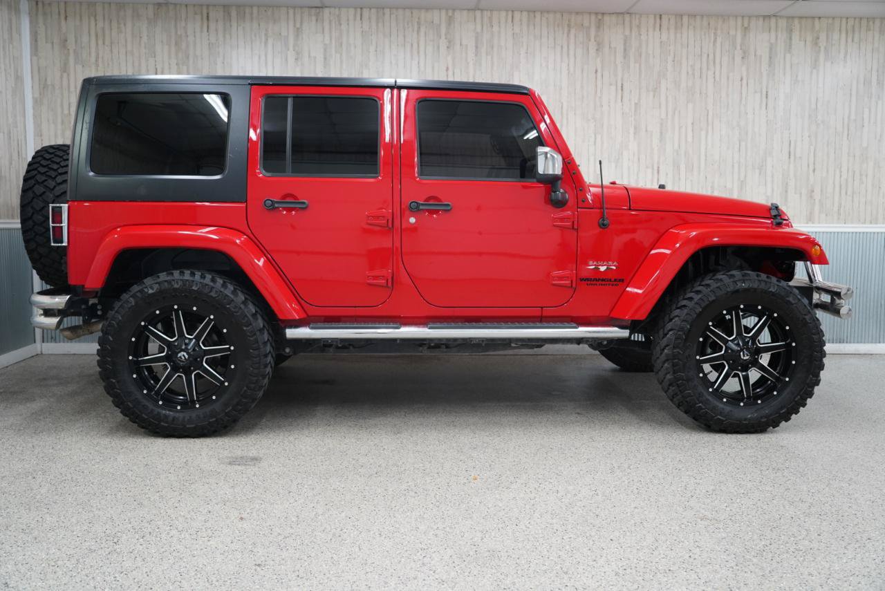 Used 2017 Jeep Wrangler Unlimited Sahara w/ Dual Top Group AWD/4WD image 4