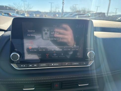 Used 2023 Nissan Rogue SV image 7