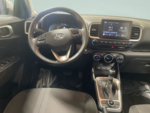 Used 2025 Hyundai Venue SEL FWD image 15