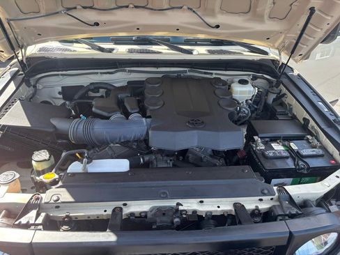 Used 2010 Toyota FJ Cruiser 4WD image 14