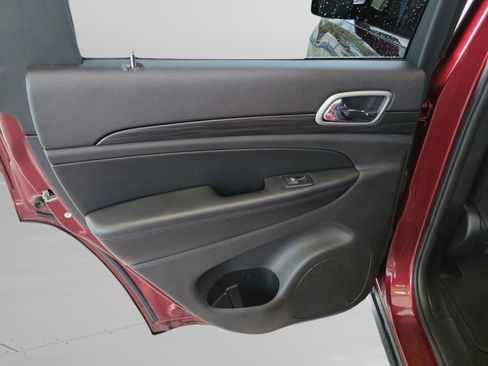 Used 2019 Jeep Grand Cherokee Laredo w/ Laredo X Package image 30