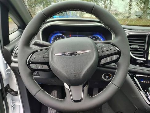 New 2026 Chrysler Pacifica Select image 15