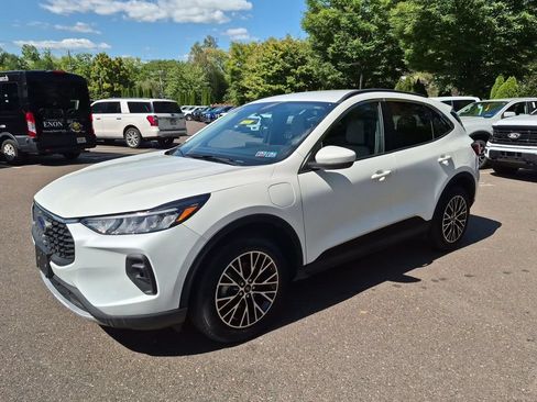 Certified 2023 Ford Escape SE FWD image 2