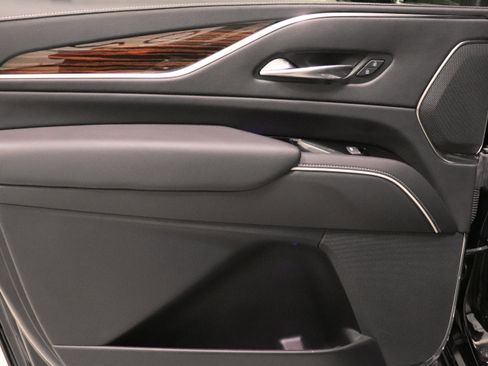Certified 2022 Cadillac Escalade ESV Luxury AWD/4WD image 17