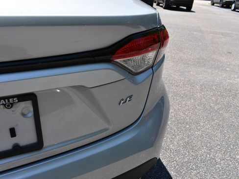 Used 2021 Toyota Corolla LE FWD image 29