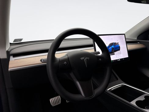 Used 2022 Tesla Model Y Performance image 10