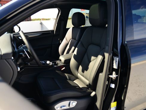 Used 2026 Porsche Macan image 13