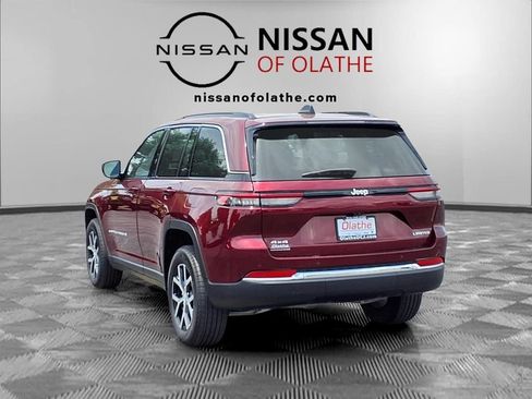 Used 2024 Jeep Grand Cherokee Limited AWD/4WD image 3
