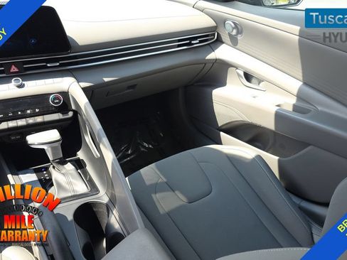 Used 2024 Hyundai Elantra SEL FWD image 28