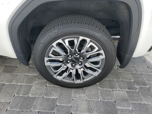 Used 2024 GMC Sierra 1500 Denali Ultimate AWD/4WD image 7