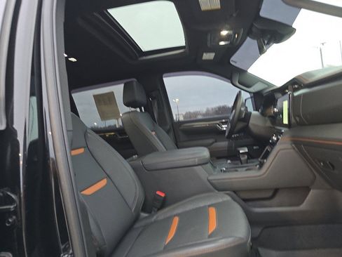 Used 2025 GMC Sierra 1500 AT4 w/ Technology Package image 9