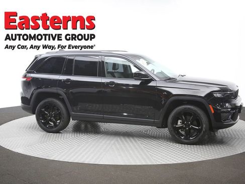Used 2023 Jeep Grand Cherokee Limited w/ Black Appearance Package AWD/4WD image 48