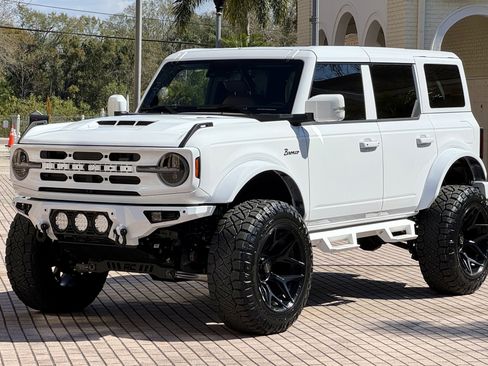 Used 2024 Ford Bronco Outer Banks AWD/4WD image 2