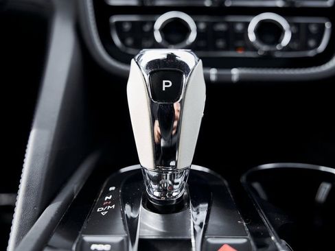 Used 2023 Bentley Bentayga Extended Wheelbase AWD/4WD image 73